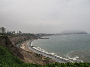 Vista di Lima e dell'oceano