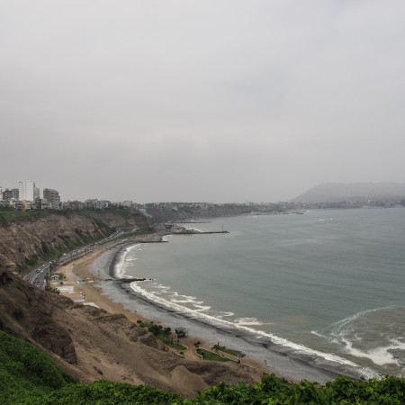 Vista di Lima e dell'oceano