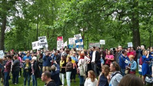 Manifestanti a Londra,